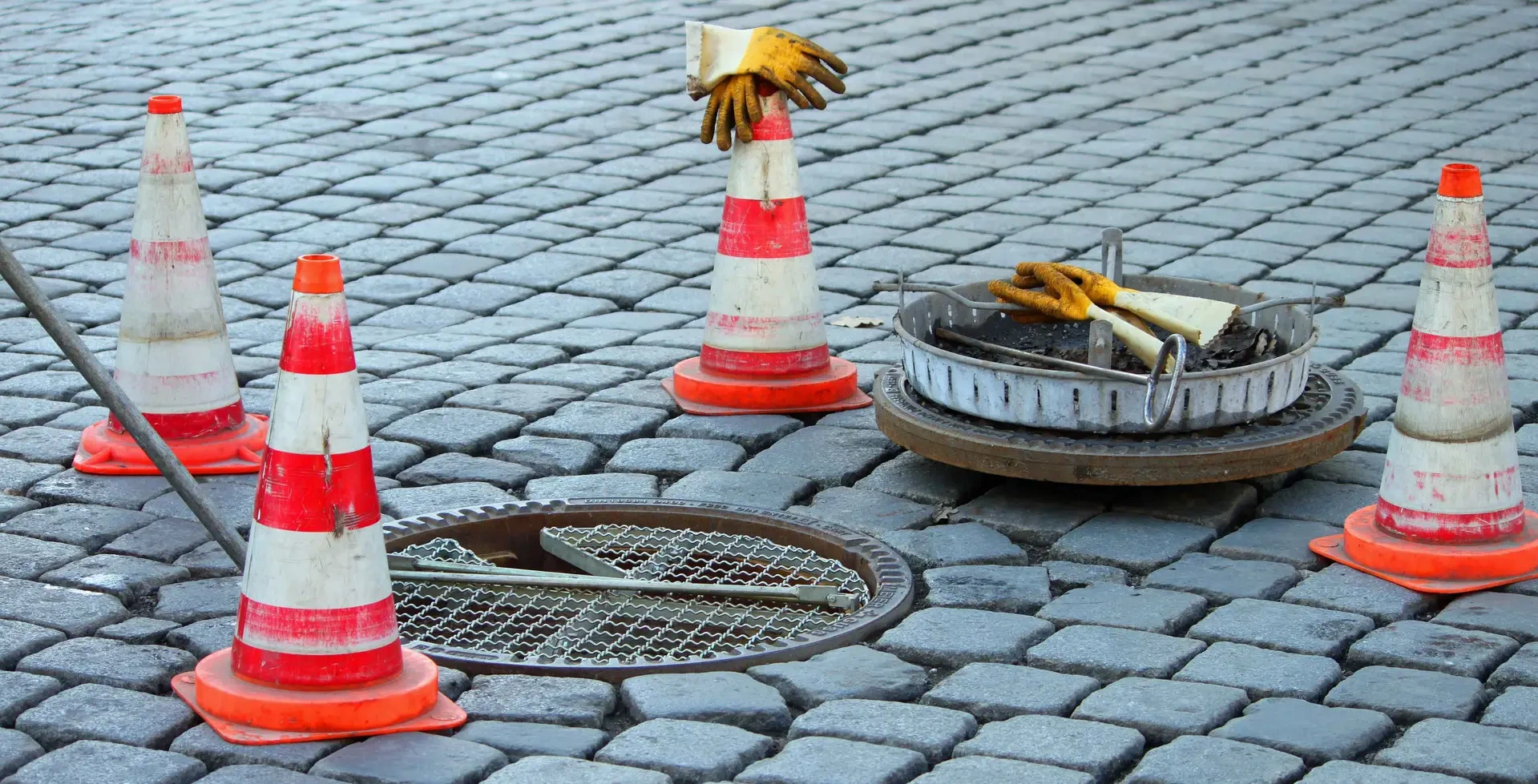 Zgłoszenie awarii odbywa się drogą telefoniczną. Dyżur pogotowia wodno – kanalizacyjnego